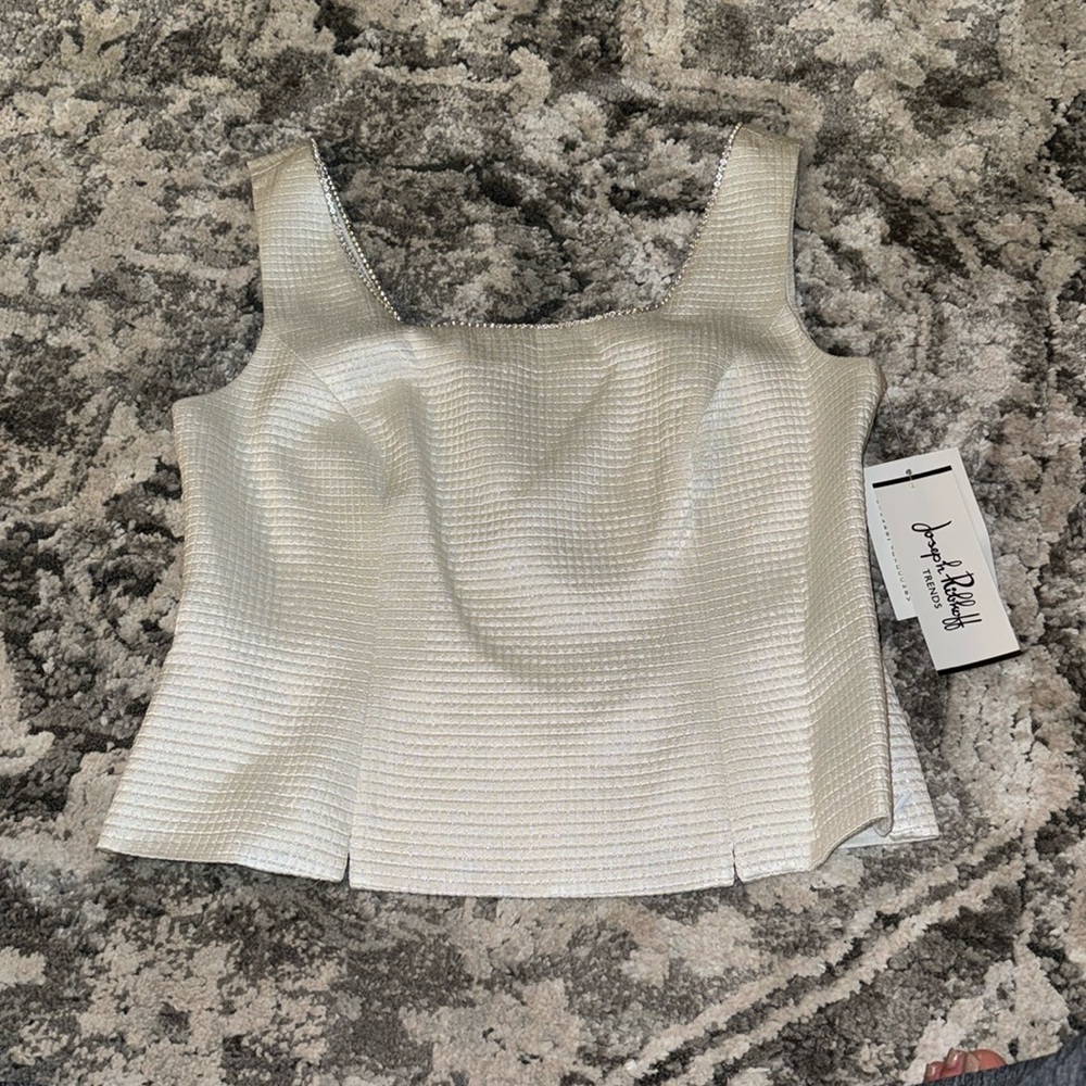 NWT Joseph Ribkoff White Top